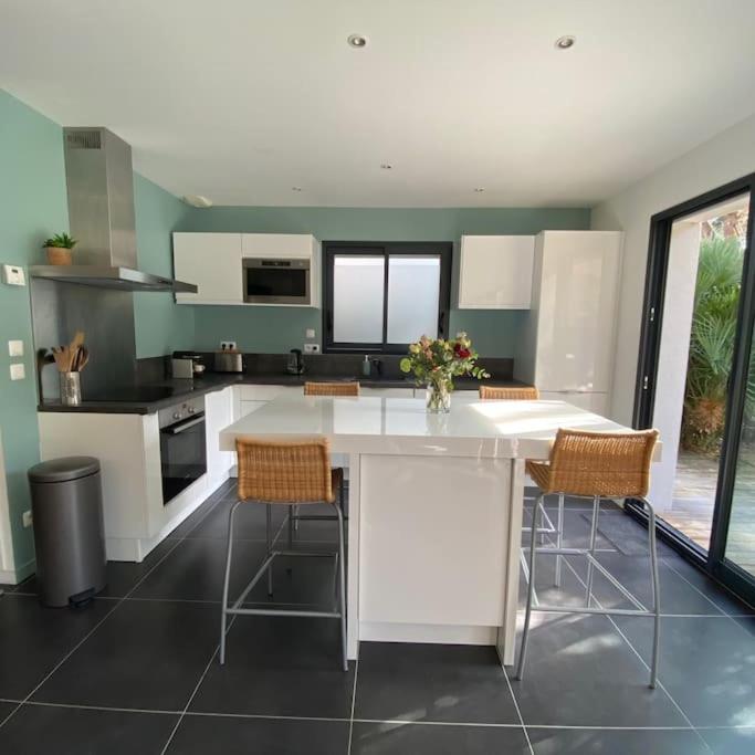 Villa 12 Pers Avec Piscine Chauffee 1 Mai Au 30 Sept *