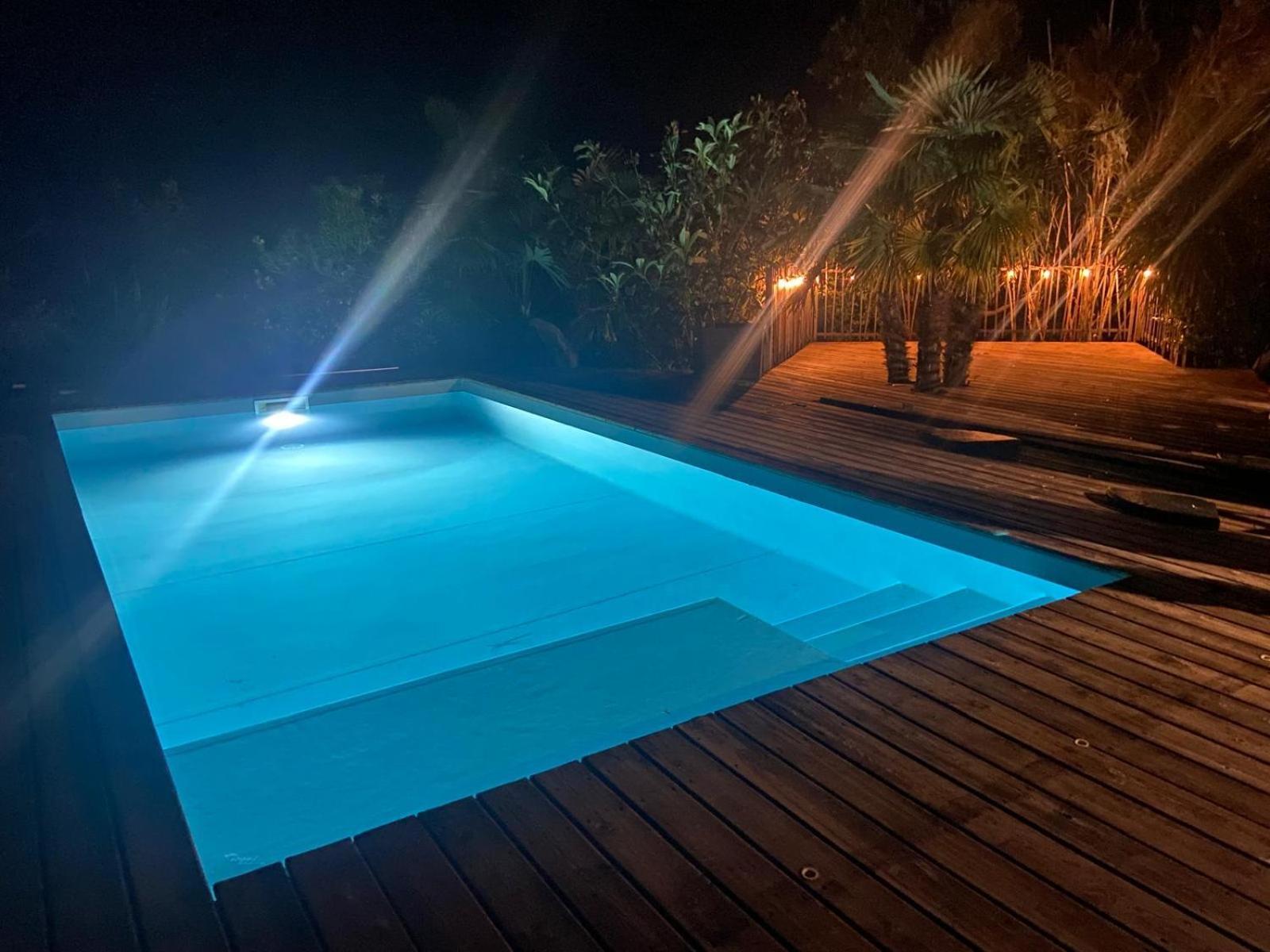12 Pers Avec Piscine Chauffee 1 Mai Au 30 Sept